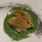 鮨 由う - 蒸し鮑肝ペースト、淡路産むらさきうにシャリ和え
      