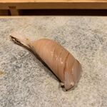 鮨 由う - 三重県産鰆の藁焼き地辛子で