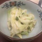 日本料理 久丹 - 香の物。キャベツと梅干し