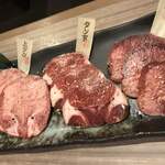 焼肉 桜咲 - 和牛タン塩3点盛り2,100円…おかわりしました