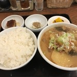 吉田とん汁店 - 豚汁定食（ライス大）