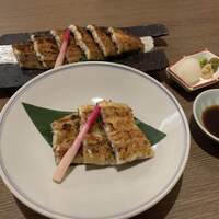 しら河 浄心本店 - 白焼き
                    手前がハーフ