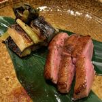 新橋 いっぱし - 合鴨の炭火焼と下仁田ネギ 肉厚な合鴨なのに柔らかい。皮も美味しい。炭火で焼いた下仁田ネギがとろとろで口の中でとろけました。