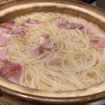 新橋 いっぱし - 半田素麺 鰤の旨みがたっぷり出た出汁に、茹でた半田素麺と塩で〆た生の鰤を投入。 麺なのでのどごしがよく、けっこう素麺食べられてました。