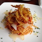 ベッラソニア - カリカリ玉ねぎのアマトリチャーナ