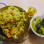 中華料理 龍鳳酒家 - 海鮮チャーハン（とびっ子バージョン）