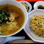 中国料理 成華 - Ｂランチ　650円　（鶏がらスープ）