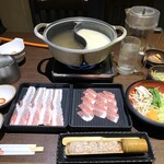 Genkiiemoto Ton - 塩ちゃんこ、胡麻豆乳