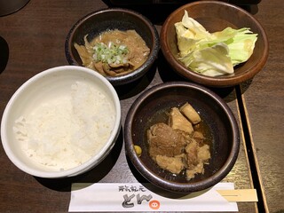 Genkiiemoto Ton - ご飯、もつ煮、角煮、塩だれキャベツ