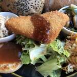 カメイノ食堂 - サンドイッチプレート　お惣菜側