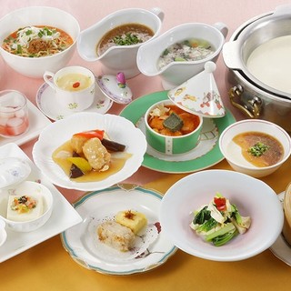 創作懷石料理種類繁多，人氣的【牡丹懷石】