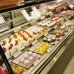 芳林堂 - 店内のご紹介です①