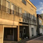 尾野旅館 - 朝日に照らされた小野旅館