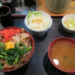 串鐵 - ・「日替わりランチ スタミナ丼(¥700)」