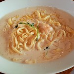 MARii-KENT - ソースを生パスタの皿にあけると、豆苗入りのクリームソースがたっぷり広がりスープパスタ風の美味しさに