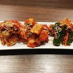 炭火焼肉ふじた - キムチ盛合せ。ボリュームがあります。