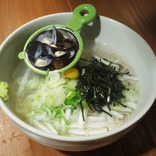 〆のラーメン？いや数量限定の【しじみの塩出汁そば】でしょ！！