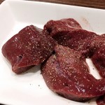 炭火焼肉ふじた - レバーは甘みがあり新鮮です。