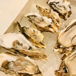 エミット フィッシュバー オイスター&グリル - 生牡蠣盛り合わせ