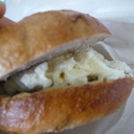 レディオベーグル - シナモンレーズン＋プレーンクリームチーズ