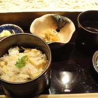 銀熊茶寮 - 山形名物板そばと本日の丼物のセット（１０００円）