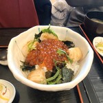 海鮮 まえ浜 - いくら醤油漬け・ホタテ　シコシコ丼