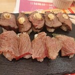 和牛炙り寿司×チーズ料理 肉バル ミート吉田 - 肉寿し炙り後