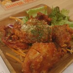 和牛炙り寿司×チーズ料理 肉バル ミート吉田 - ピリ辛の鶏