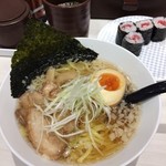 魚べい - こだわり醤油ラーメン（こってり味）３５２円税込み