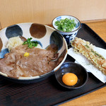 ふる里うどん  - オリーブ牛すき焼き風肉ぶっかけ冷と、ちくわ天