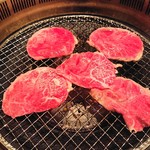 焼肉問屋 牛蔵 - 2019年11月　焼いてます！