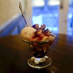 ジェラテリア アクオリーナ - コッパジェラート ナッツとはちみつのジェラートとリンゴといちじく（950円）税込