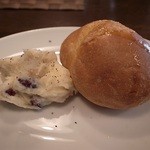 PASTAVOLA - パンとサラダ