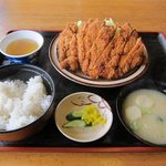 Ton chiki - 特大ロースカツ定食