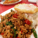 モンティー - カオ ガパオ ガイ