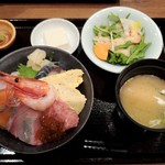 akasakatokishirazu - 海鮮丼全景