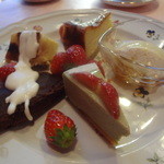 ラブレー - デザートワゴン（自家製）から５種チョイス、コーヒー