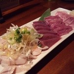 豚小家 - 2012.3 もつ刺し5点盛り（1,200円）奥からタン、ハツ、レバ、リンゲル、ガツ