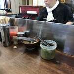 ふくちゃんラーメン - 卓上と定員さん