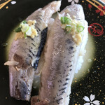 回転寿司 吉丸水産 - いわし１４０円。いわしは新鮮かつ立派なサイズで美味しいかったです(^｡^)。
シャリが。。。かなり固く握られているのもあり、タネの良さを邪魔する感じですヽ(；▽；)