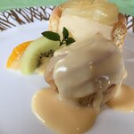 レザンヌ - デザートは焼きリンゴのアイスクリームと洋梨のムース