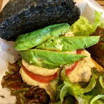 ヴィーガニック トゥー ゴー - アボカド豆腐バーガー アップ