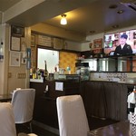 ポム タイ料理 - 店内→テレビあり