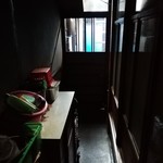 丸福食堂 - お手洗いはこの奥