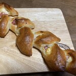 ベーカリー&カフェ シュシュ - 料理写真:ベーコンエピ180円税別