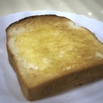 ルノアール - トーストは8枚切り程度の厚み。