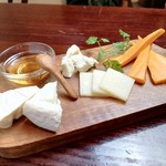 4 types of cheese plate