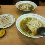 力餅 - 中華そば490円とお赤飯160円✨