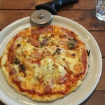 Pizza Pesca Pazzo - 私は カットが 苦手です