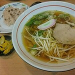 力餅 - 中華そば490円＆お赤飯160円✨